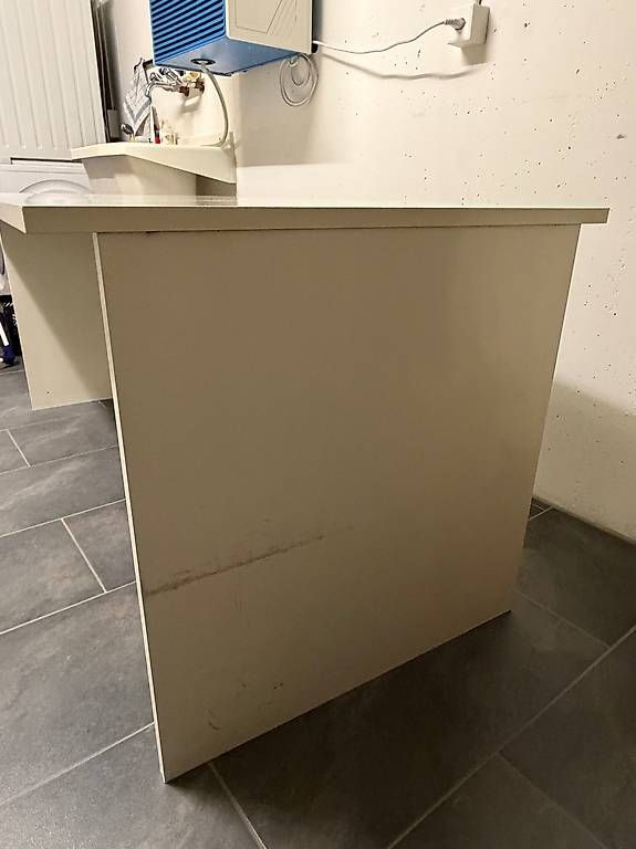 Scrivanie: IKEA Schreibtisch – Usato da Winkel venduto da breadfan17 1