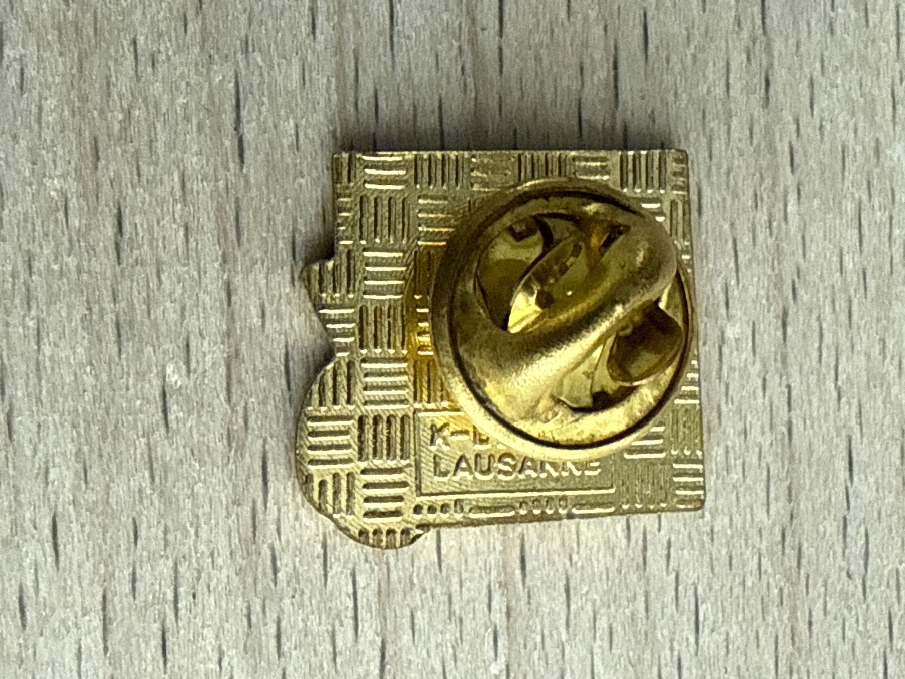 Placchette & Badge: Pin WWF – Usato da Glattbrugg venduto da Schweigmatt 1