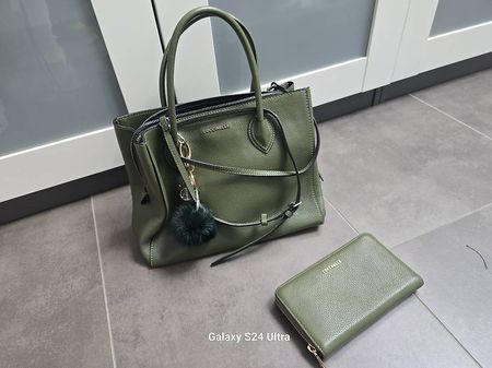 Gebrauchte Handtaschen + Portemonnaies verschiedene Designer