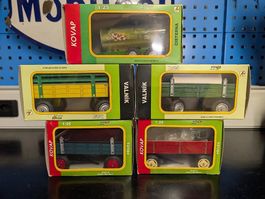 KOVAP Traktor-Anhänger 5er-Set 1:25  NEU & OVP