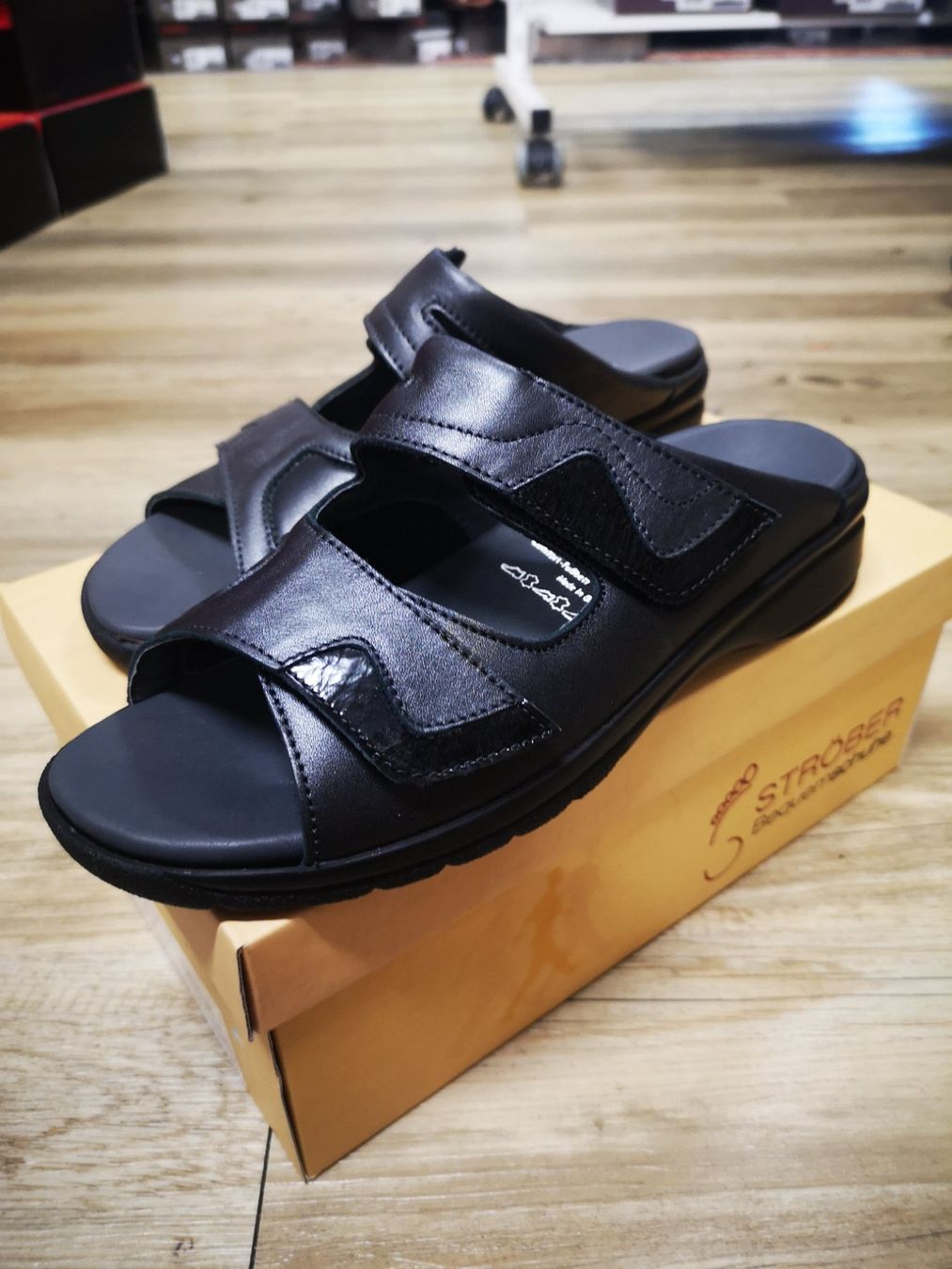 Damenschuhe: Damenschuh – Neu und originalverpackt aus Möhlin von Highwaytom