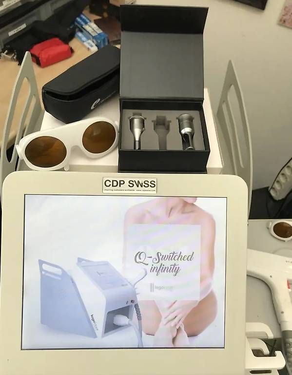 Altro per la cura del corpo: Q Switched ND YAG Laser – Usato da Dättwil AG venduto da tug_yf5v 1
