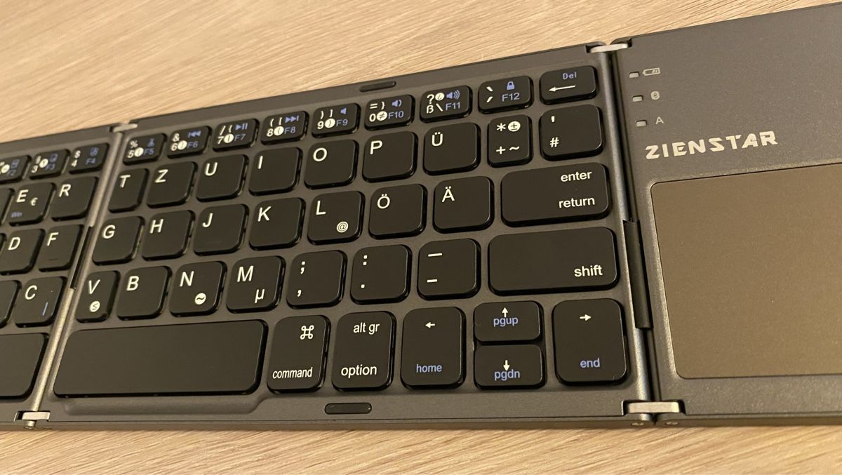 Tastiere: Faltbare Bluetooth Deutsche Tastatur mit Touchpad – Nuovo (secondo la descrizione) da St. Gallen venduto da MoMaMu12 1