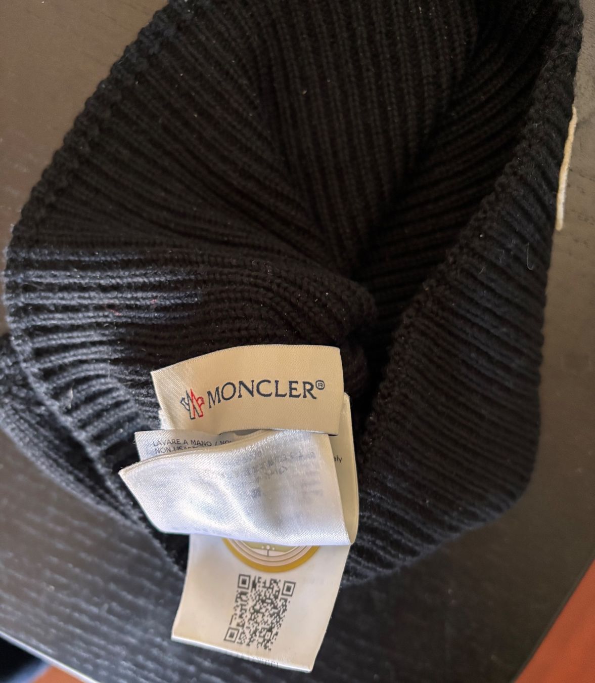 Moncler Copricapi, berretti & cappellini: Moncler Mütze – Usato da Erlenbach ZH venduto da r_39 2