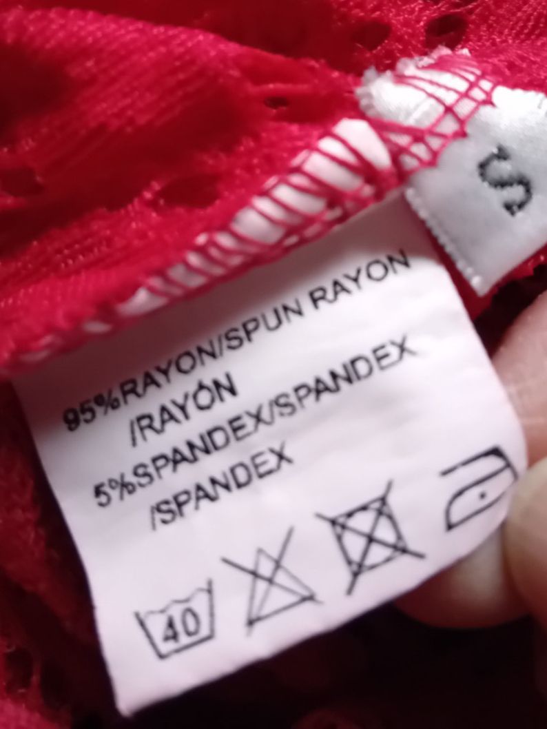 Boléro rouge en dentelle Taille S (Neu und originalverpackt) in Rüthi ...