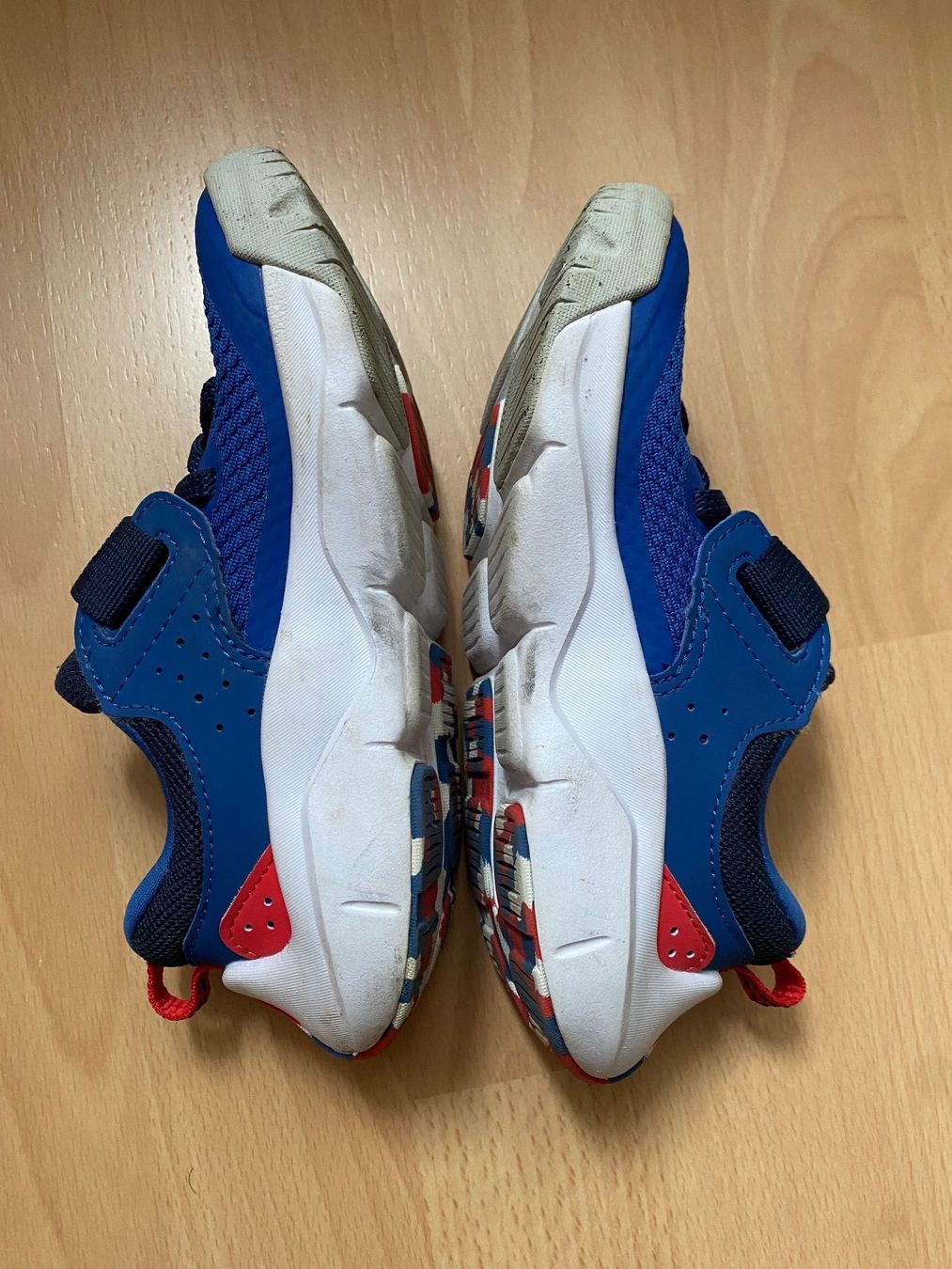 Scarpe per ragazzi: Kinder Sneakers Gr.29 – Usato da Thalwil venduto da netzer007 1
