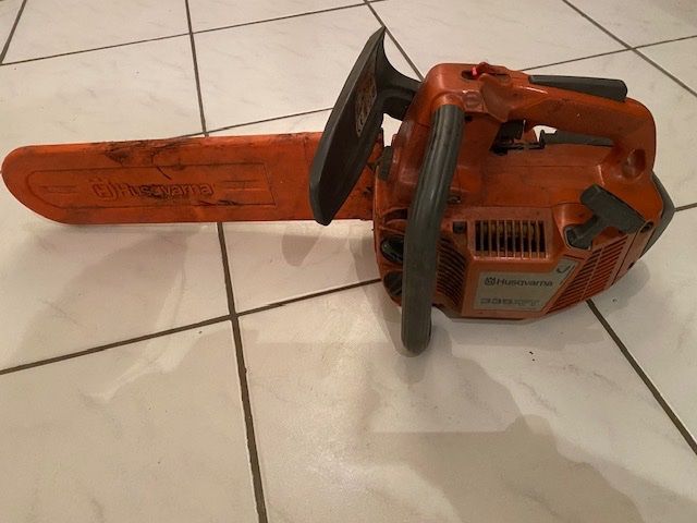 Original Husqvarna Tank Motorgehäuse für Motorsäge 334 335 338 T XPT NEU