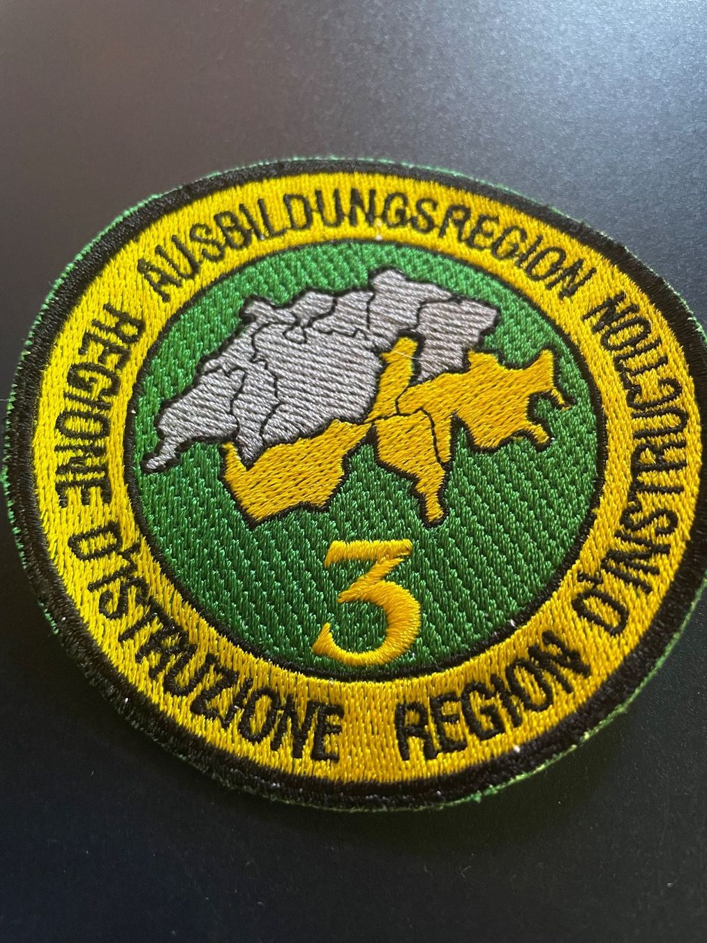 Schweizer Armee Placchette & Badge: Badge AUSBILDUNGSREGION 3 – Nuovo (secondo la descrizione) da Volketswil venduto da rubin74