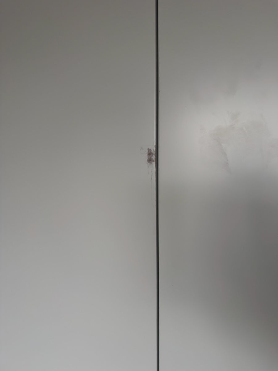 Armadi: Kleiderschrank weiss mit Holzdekor – Usato da Leibstadt venduto da Maki724 5