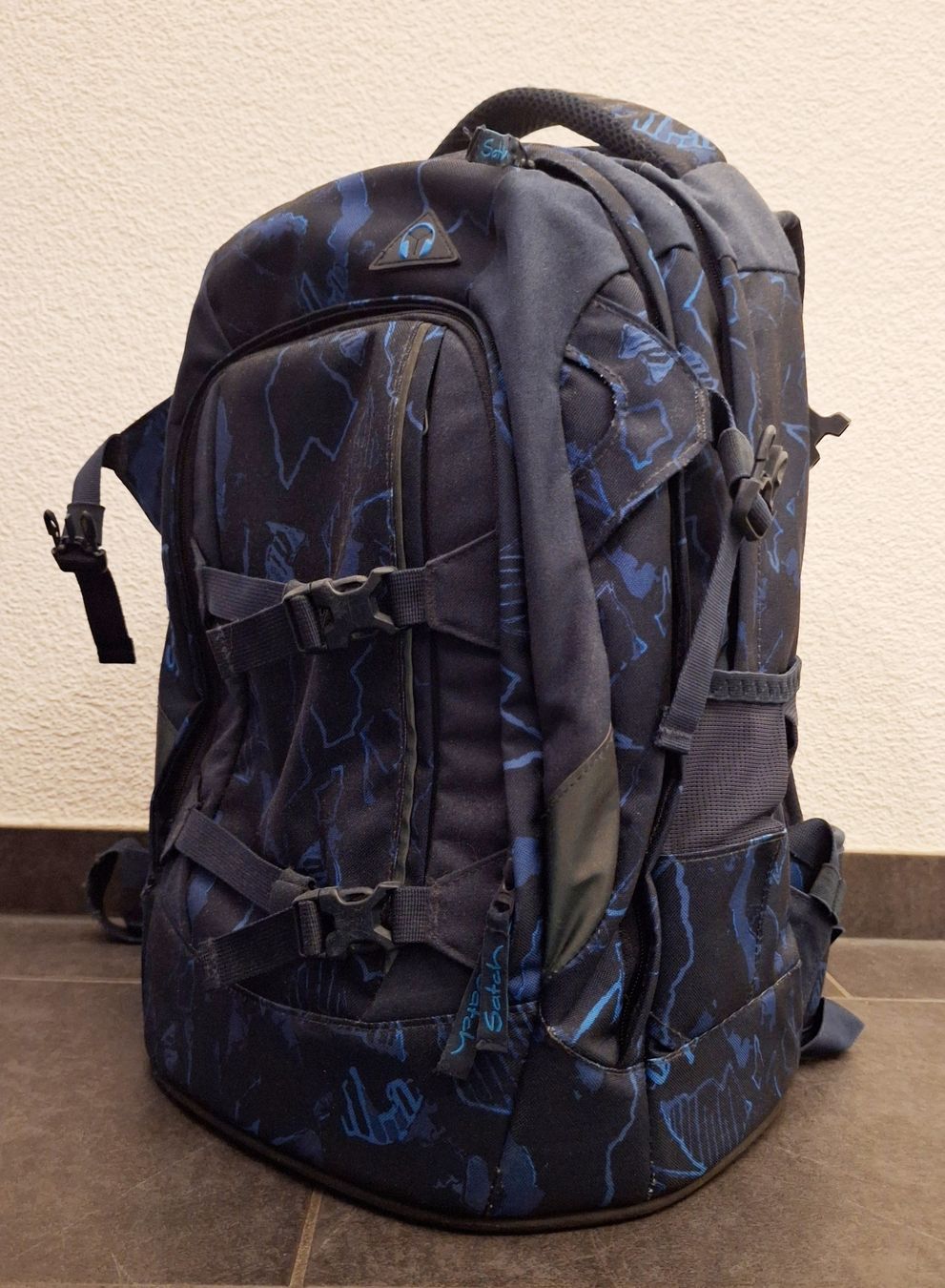 Satch Zaini: Satch Pack Rucksack, Dunkelblau/Schwarz – Usato da Jegenstorf venduto da Cherry94