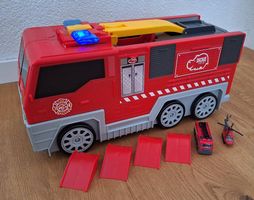 Aufklappbares Feuerwehrauto