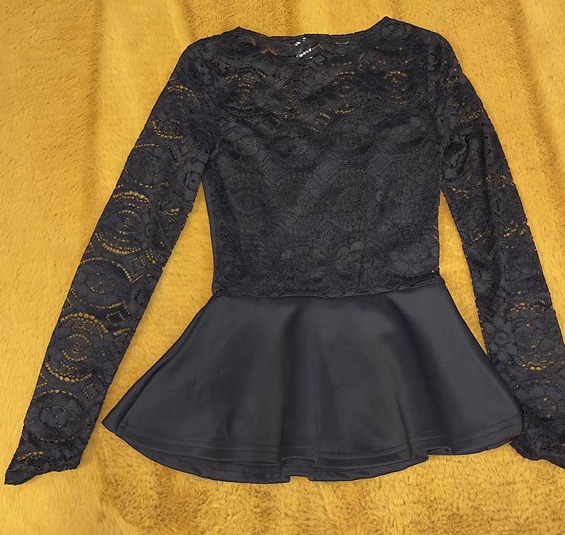 Tops: Spitzen Oberteil XS – Gebraucht aus Rüthi (Rheintal) von ine_98z7 1