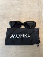 Monki Sonnenbrille schwarz mit Etui guter Zustand
