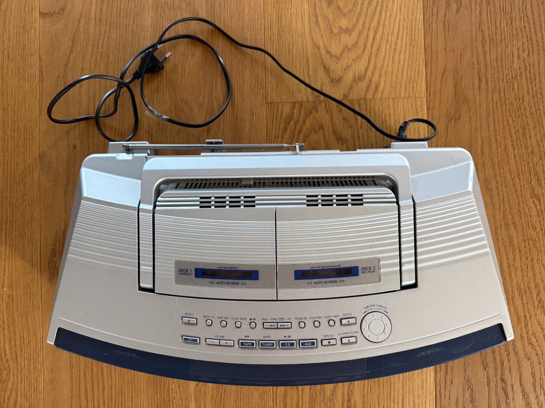 Panasonic Lecteur media portable: Radio-CD Panasonic RX-FS400, argent, avec double cassette – D'occasion à Founex par MaevaMatahi