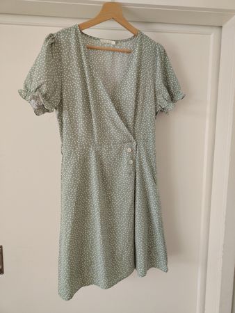 Kleid Wickeloptik Punkte kurzarm hellgrün Grösse S
