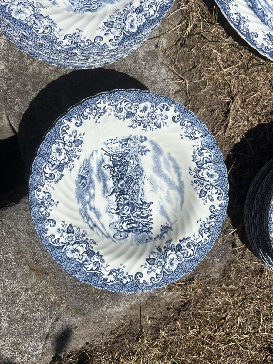 Johnson Brothers Geschirrsets: Set d’assiettes Johnson Brothers – Gebraucht aus Le Grand-Saconnex von C_Sarah 4