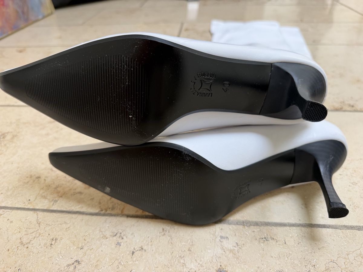 Scarpe da donna: Stiefel Weiss Lederimitat Grösse 40  – Nuovo (secondo la descrizione) da Oberentfelden venduto da Aidan1981 3