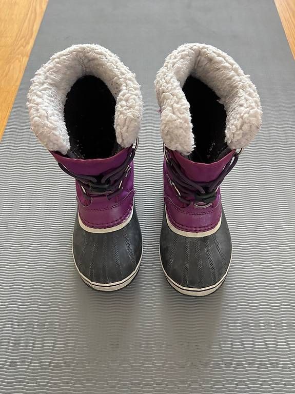 Scarpe per ragazzi: Sorel Winterschuhe Kinder / violett / Gr 33 – Usato da Wettswil venduto da Dukefunk