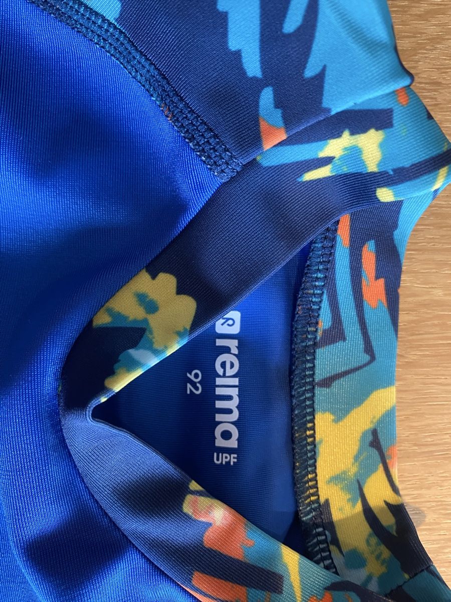 Badehosen: 2 t shirt de bain – Gebraucht aus Estavannens von charriere23 1