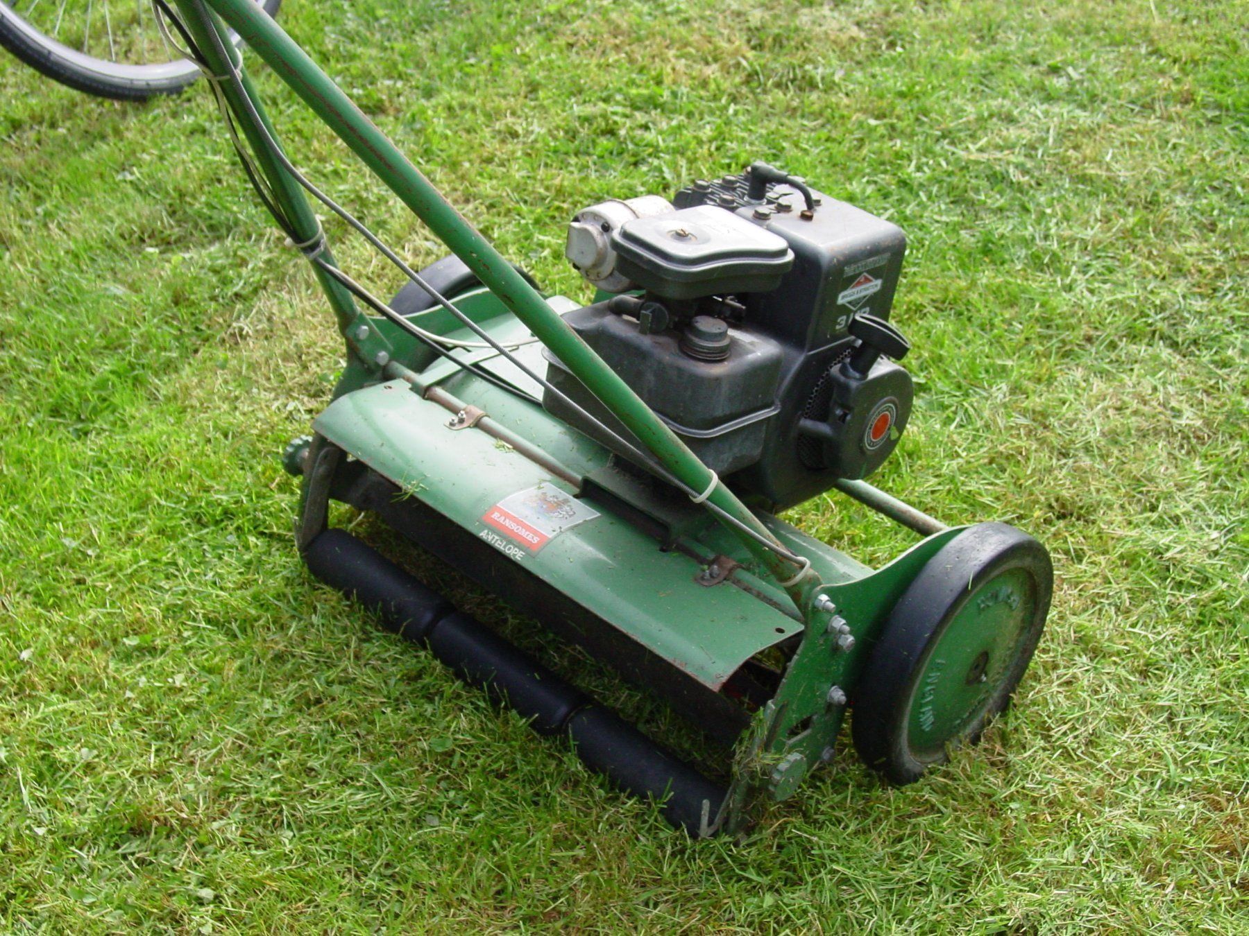 Tondeuses à gazon: Spindelmäher mit Walze von Wega Benzin – D'occasion à Dietwil par rodeoch 1