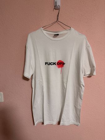 T-shirt bianca "FUCK OFF" - Look estivo e audace!😎👕 49