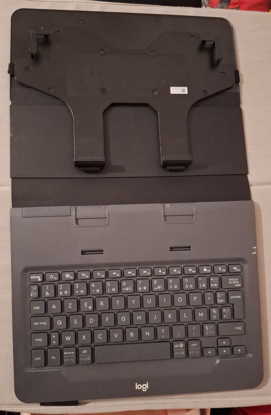 Logitech Tastiere: Clavier Logitech Universal Folio AZERTY- étui pour tablette – Usato da Goldach venduto da Mischyta 1
