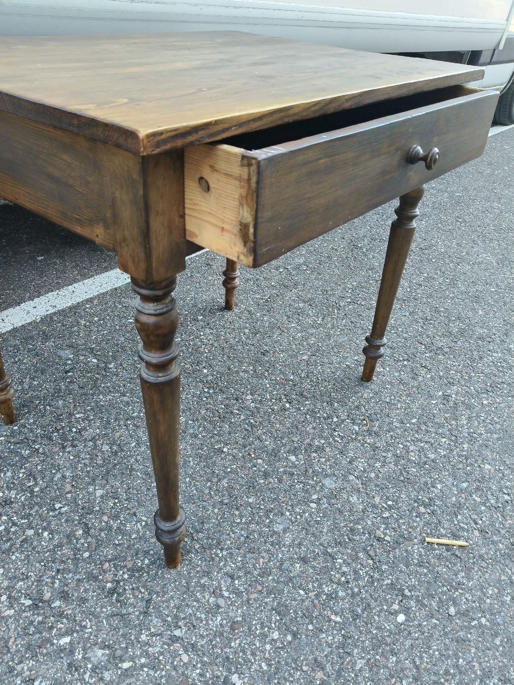 Tables: Tisch klein mit  Schublade – D'occasion à Zwingen par inf_2blh 2