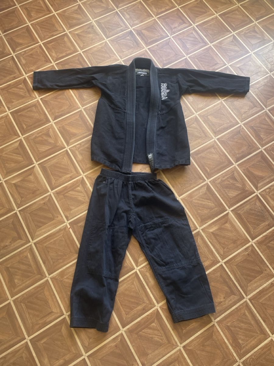 Arte internazionale: kimono jjb 10-11 ans – Usato da Grand-Lancy venduto da thi_kr5s