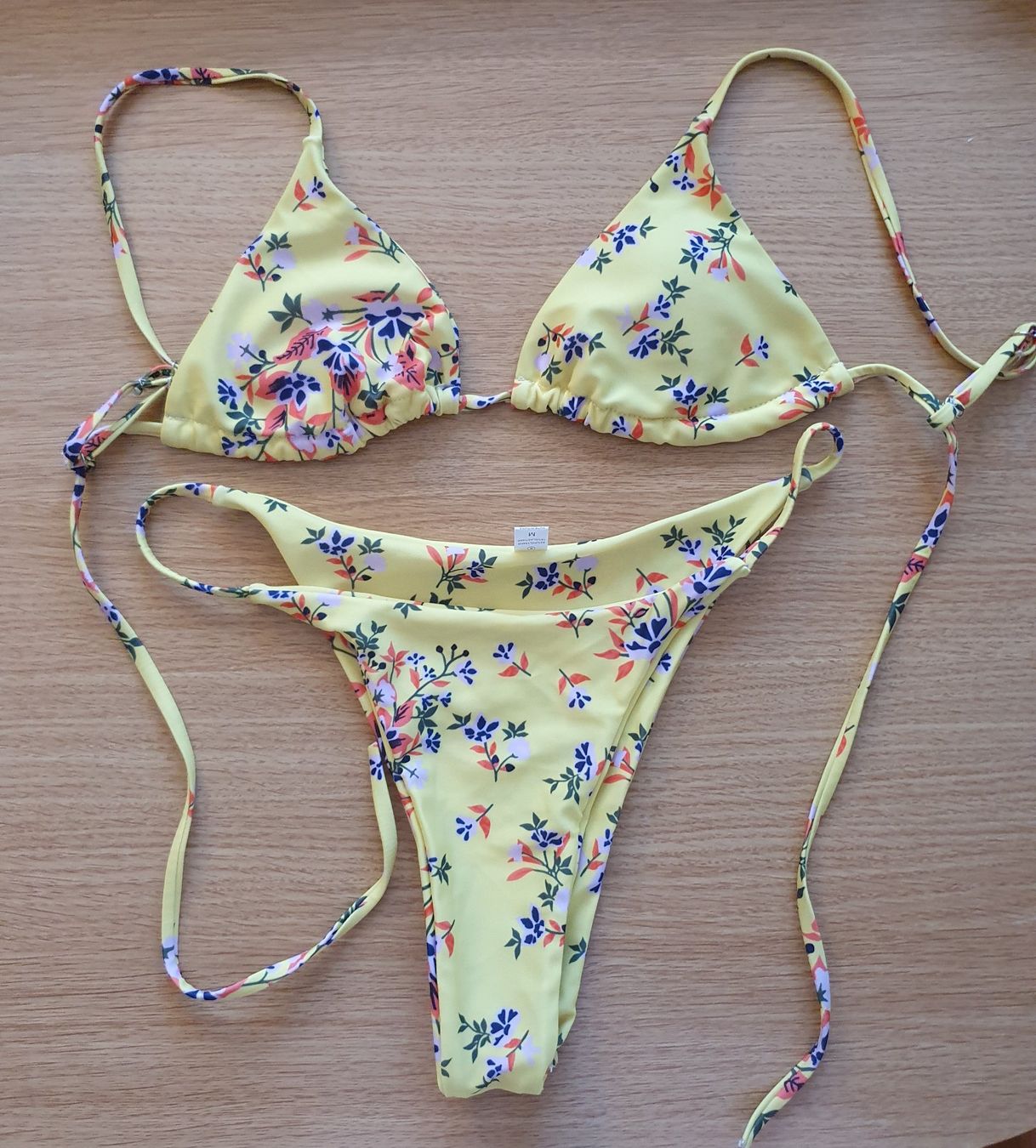 Costumi da bagno & Bikini: Bikini jaune à fleurs - Taille S – Nuovo (secondo la descrizione) da Chavannes-Renens venduto da mau_8rwz 1