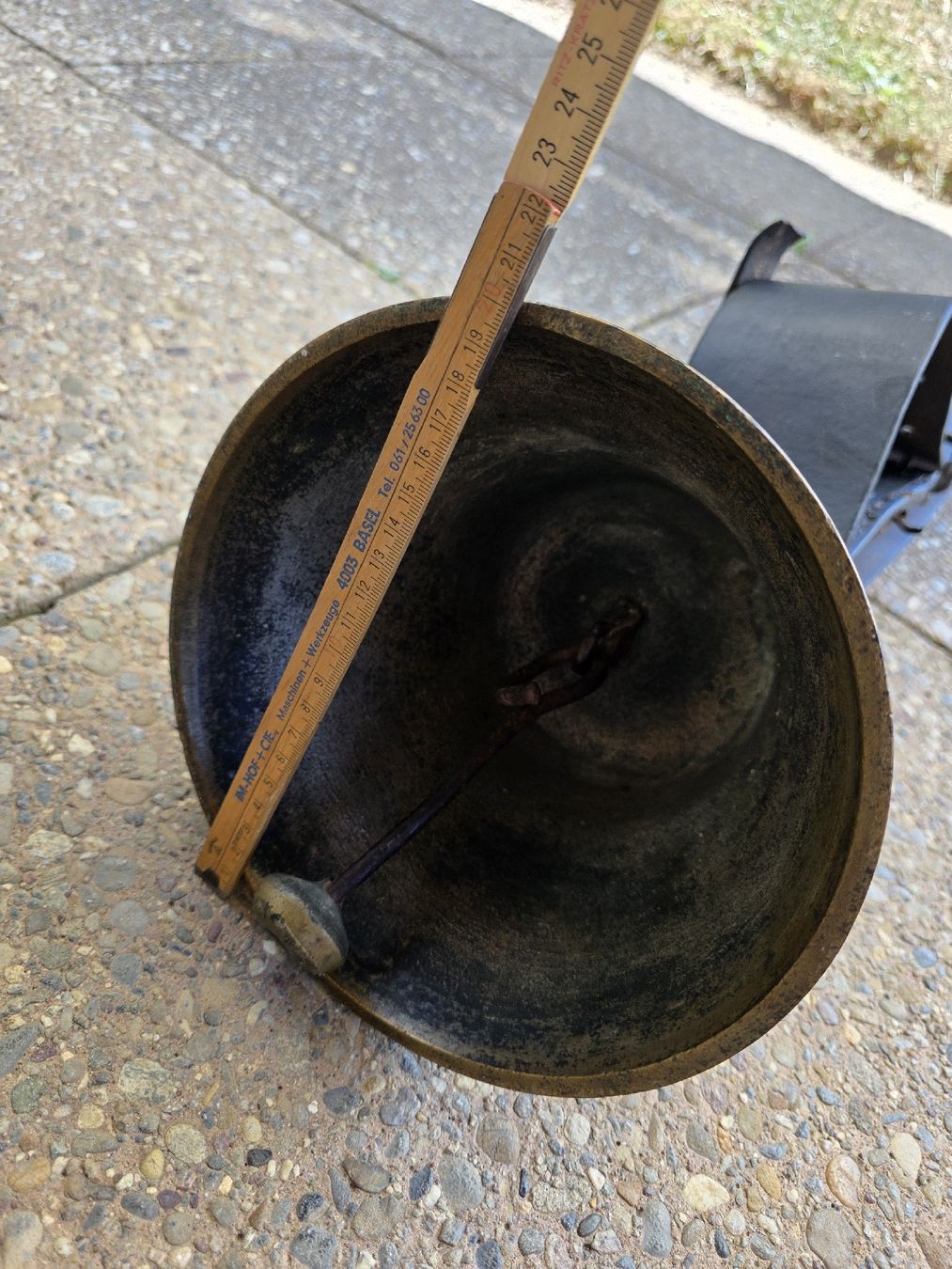 Campanacci mucche: Kuhglocke mit Lederband (Nr.4) – Usato da Laufen venduto da elias39 2