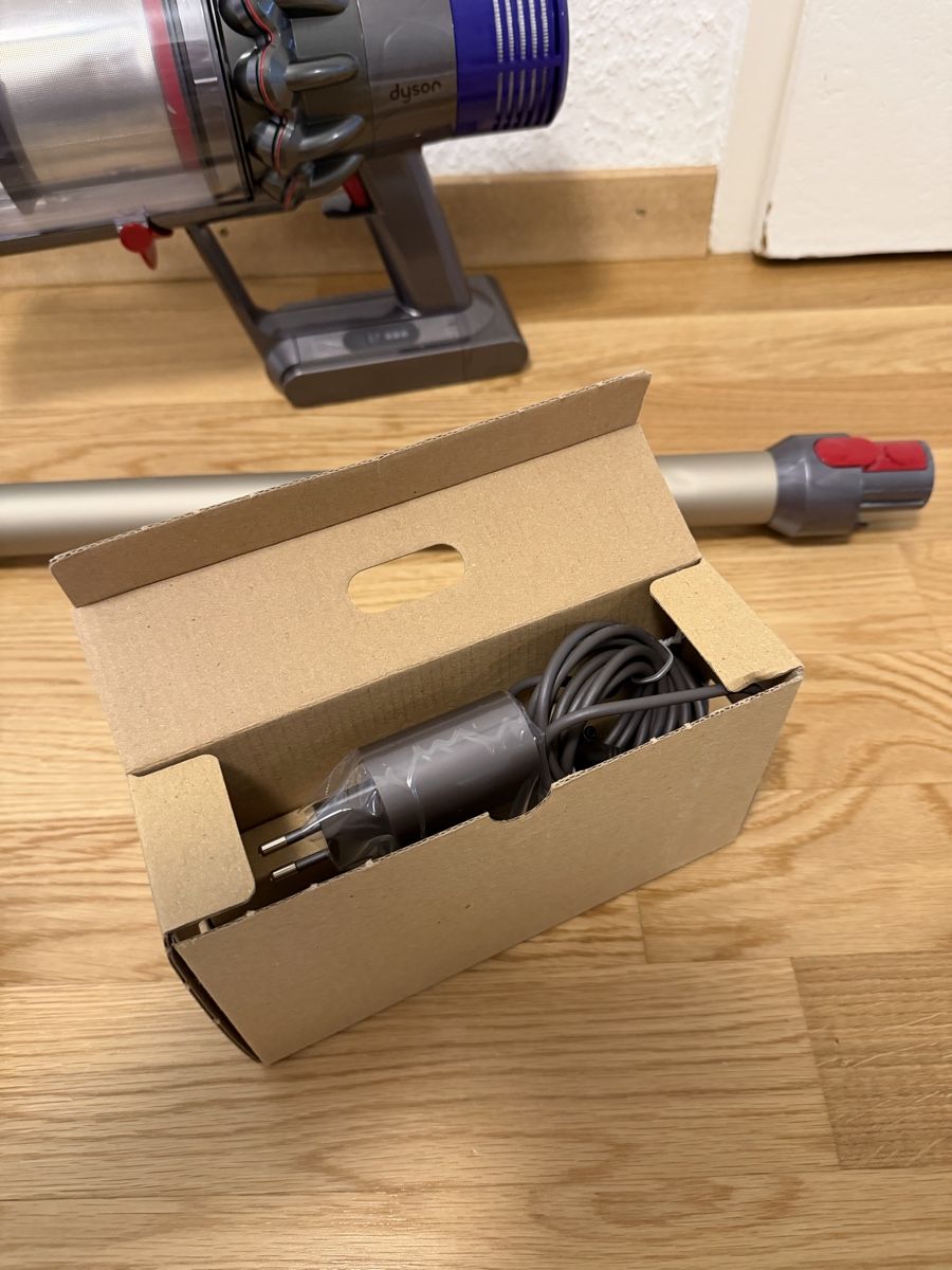 Dyson Aspirateurs & Accessoires: Dyson V10 cyclone absolute  – D'occasion à Meyrin par SA_3006 2