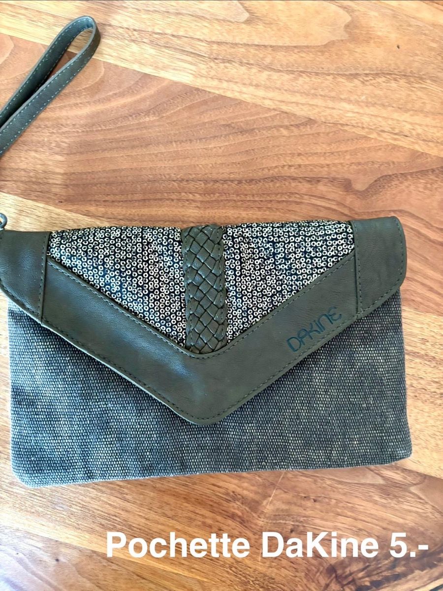Borse da donna: Pochette DaKine – Usato da Le Landeron venduto da emm_q6yt