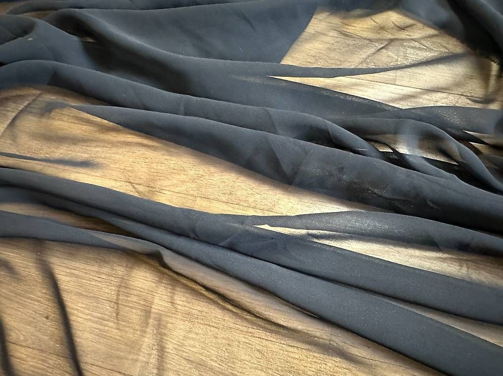 Tessuti: Schwarzer Chiffon  fein & transparent  1,7 m – Usato da Zumikon venduto da luthien1805 1