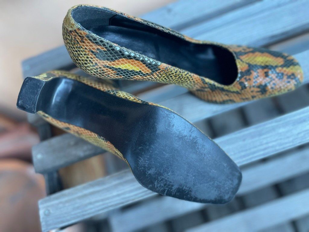 Scarpe da donna: Pumps mit Schlangenmuster – Usato da Thusis venduto da suh_5qmg 1