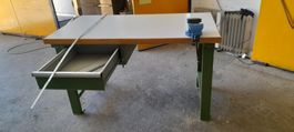 Werbank mit Schubladenstock und Schraubstock
