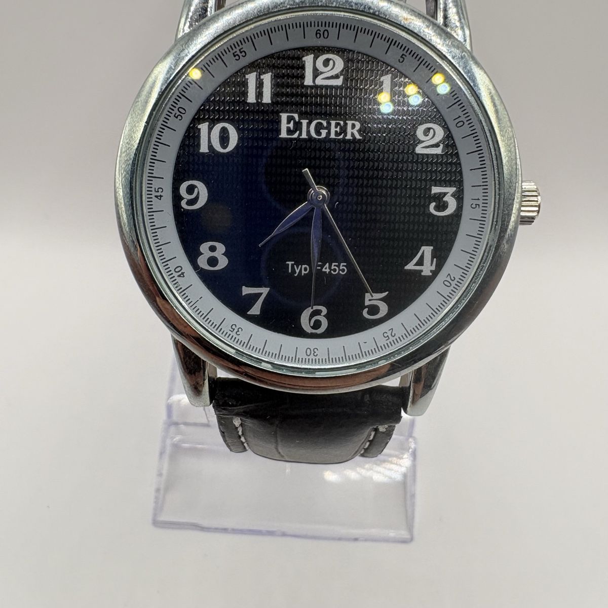 Eiger Uhren: Montre Eiger Typ-455 à bracelet noir, élégant dès 1.- – Gebraucht aus Salavaux von mar_6mm5 1