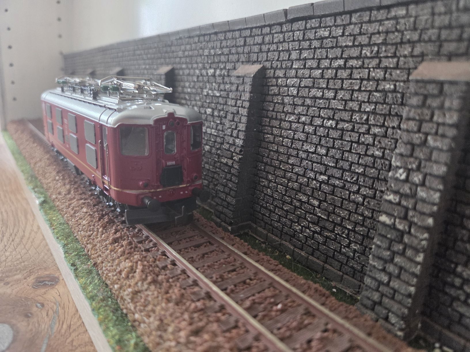 Hag Modellini di ferrovie: HAG Re 4/4 I rot N.E.B. – Usato da Berikon venduto da Jocyalga 3