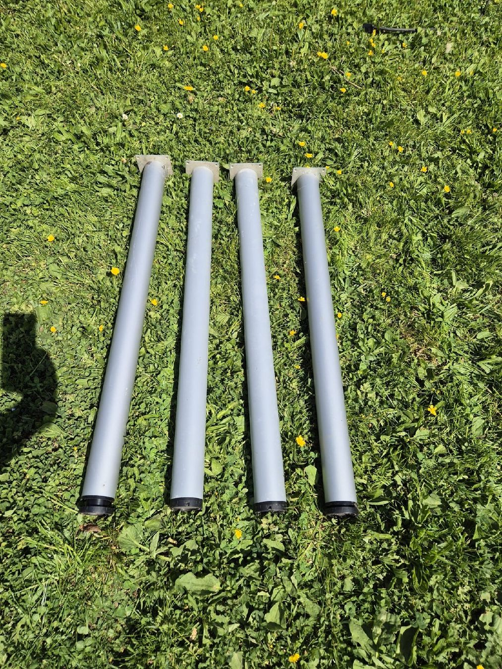Supporti a parete: Quatre pieds de table métalliques robustes - – Usato da Delémont venduto da isa_z6dl 1