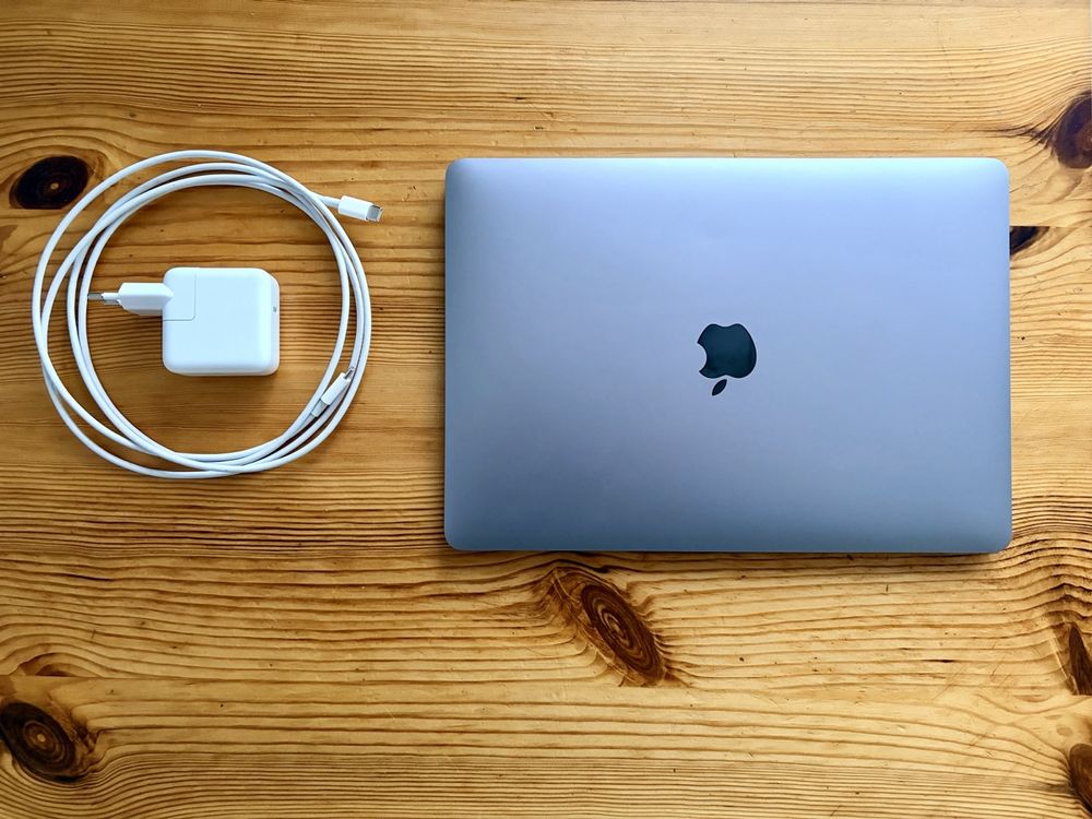 Macbook Air M1 (2020)- 8GB RAM- 256 GB SSD (Gebraucht) in Worb für