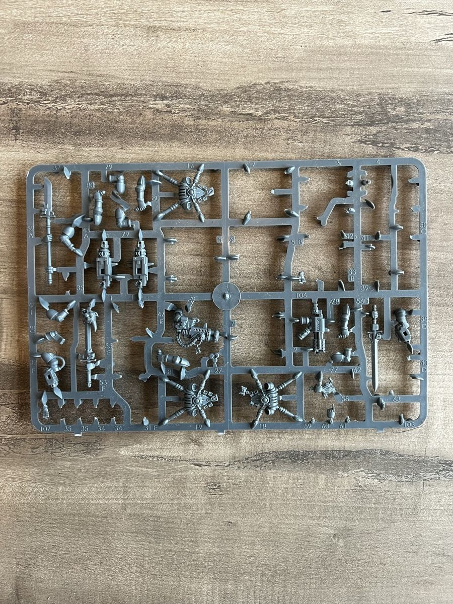 Giochi: Warhammer 40k/Horus Heresy Gussrahmen/Bits Set 7 – Usato da Läufelfingen venduto da stephiesheena 2