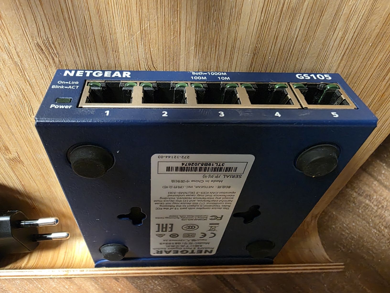 Netgear Hub & Switch: Netgear GS105 Switch – Usato da Birmenstorf AG venduto da kito83