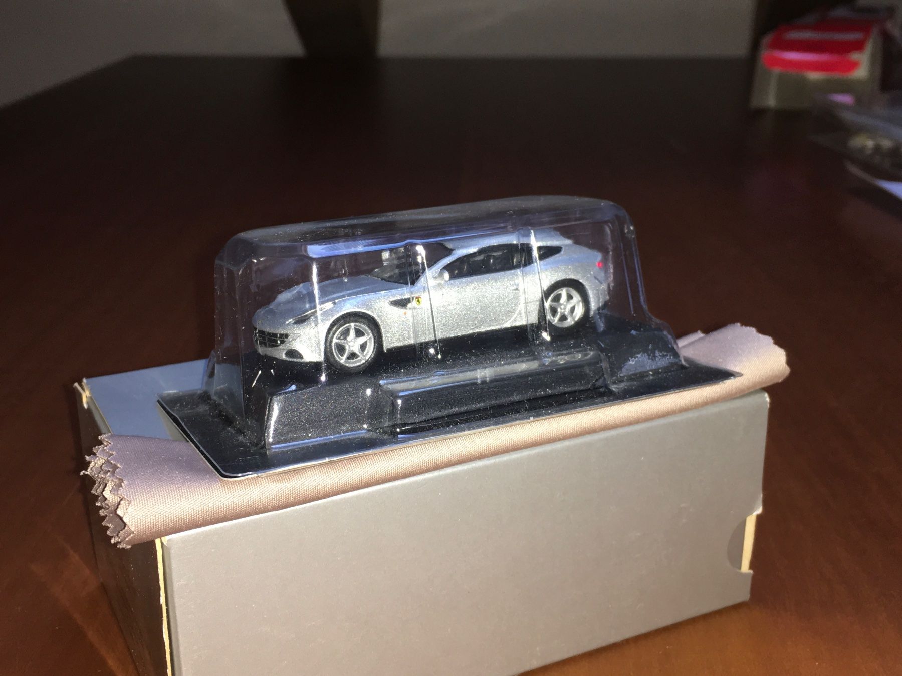 Ferrari Modellini d'auto: Ferrari FF 1/64 – Nuovo (secondo la descrizione) da Wohlen AG venduto da PrivatSammlung 2