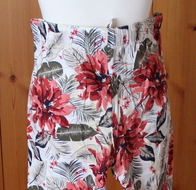 Pantaloni: Hose ESMARA bunt Gr. 46 NEU – Usato da Flüelen venduto da Diversicum-Curvy 5