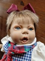 Puppe  -  Mädchen mit grosser Haarschleife