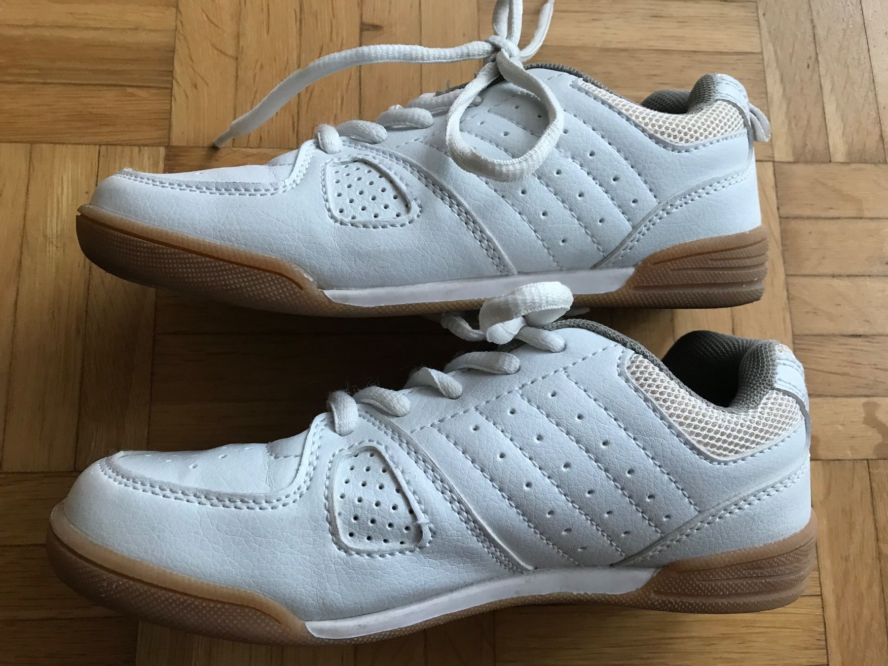 Schuhe für Mädchen: Turnschuhe von Kids Grösse 32 weiss – Gebraucht aus Emmenbrücke von Hathor123 2