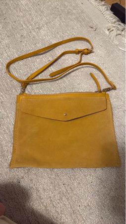 Elegante Wildleder Clutch in Senfgelb - Top Zustand!
