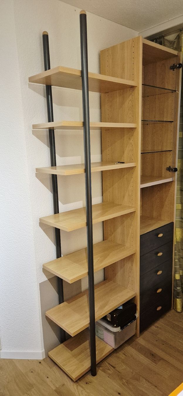 Scaffali: Holzregal mit Vitrine und Schubladenblock – Usato da mettmenstetten venduto da choice01