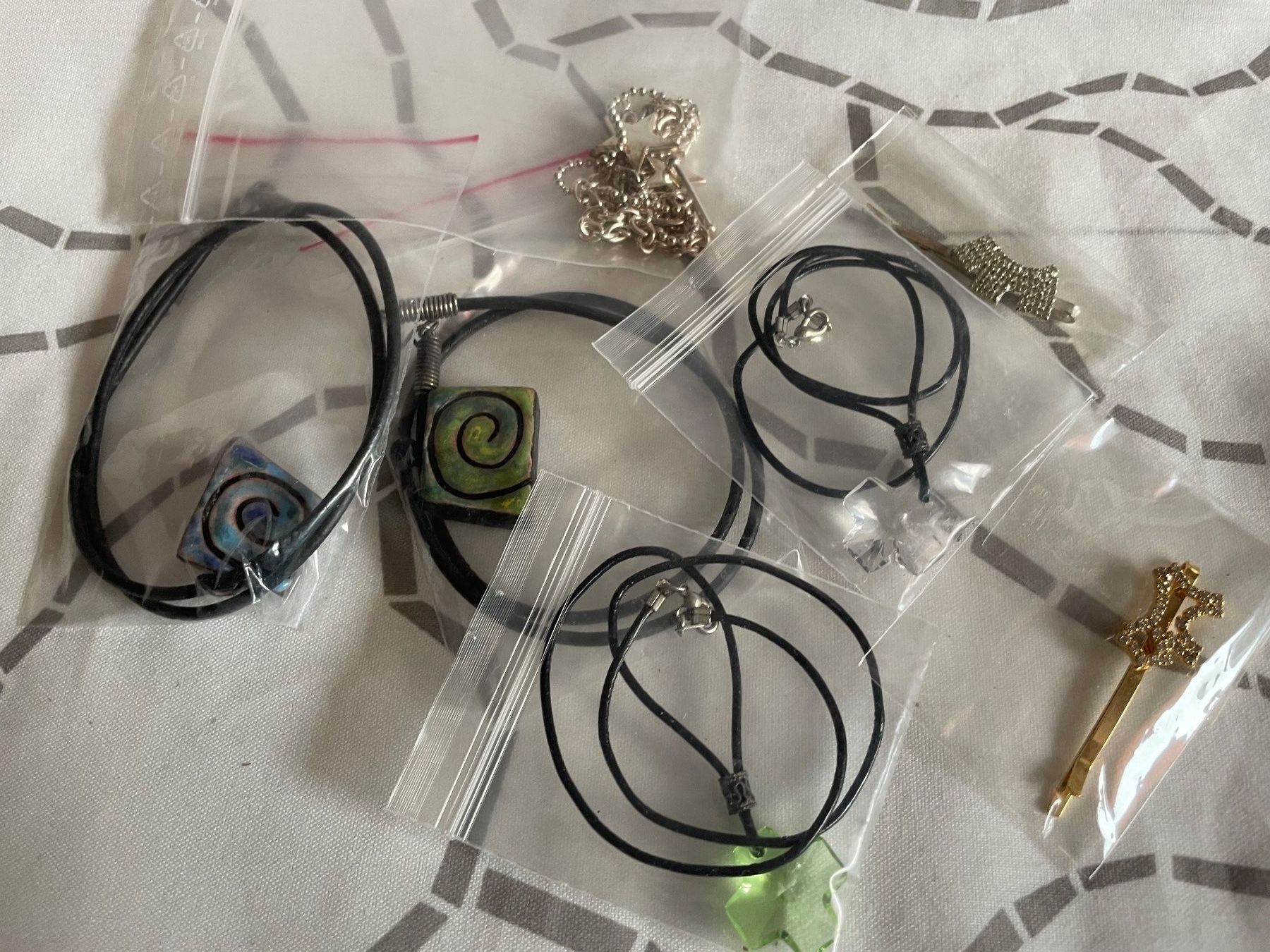 Sonstiger Schmuck: 7 Stück Modeschmuck ab Fr. 1.-- – Neu und originalverpackt aus Rafz von stg101