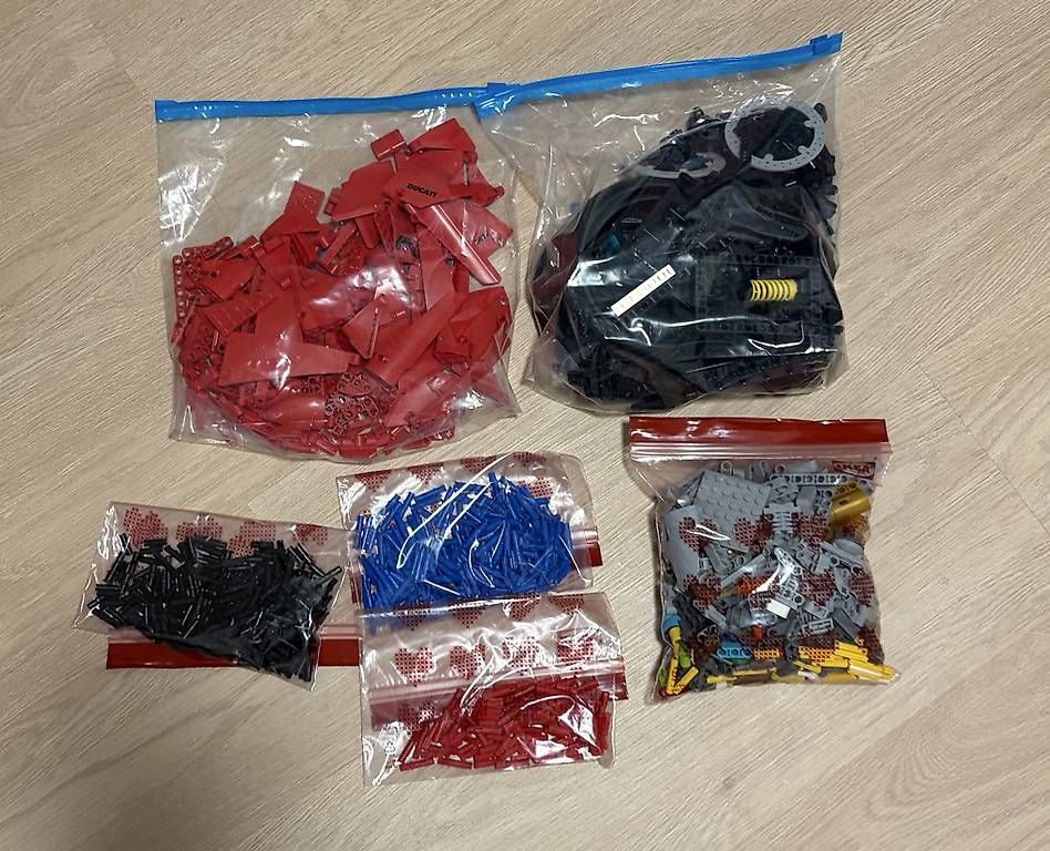 Lego Kit di costruzioni: LEGO Technic Ducati Panigale V4 S Motorrad – Usato da Möriken AG venduto da tatitata 1