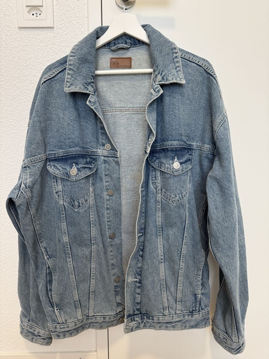 Asos Giacche: Asos Jeansjacke mit Aufdruck, S – Nuovo (secondo la descrizione) da Maisprach venduto da jokoundklaas 2